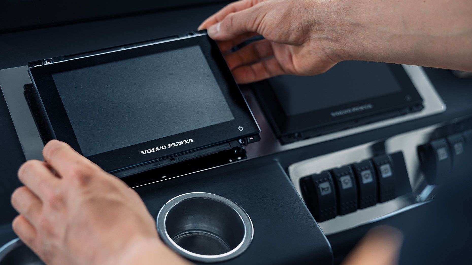 Installation d’un écran Volvo Penta au poste de pilotage
